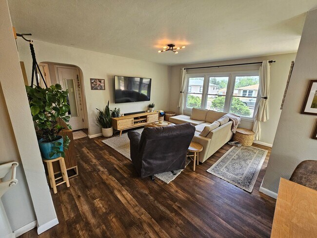 Foto del edificio - 2 Bed, 1 Bath Unit in Ivy Wild!!