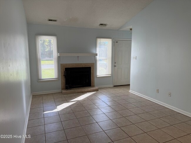 Foto del edificio - 133 Twin Wood Dr