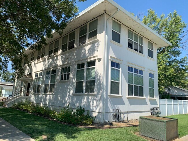 Building Photo - 110 N Yolo St