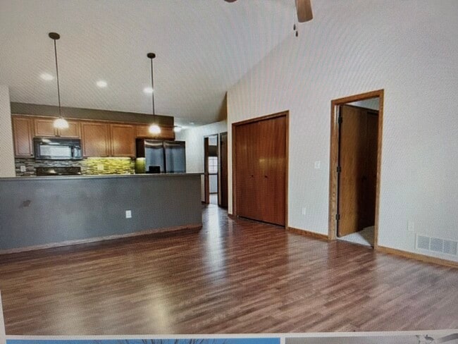 Building Photo - 404 Duchess Dr
