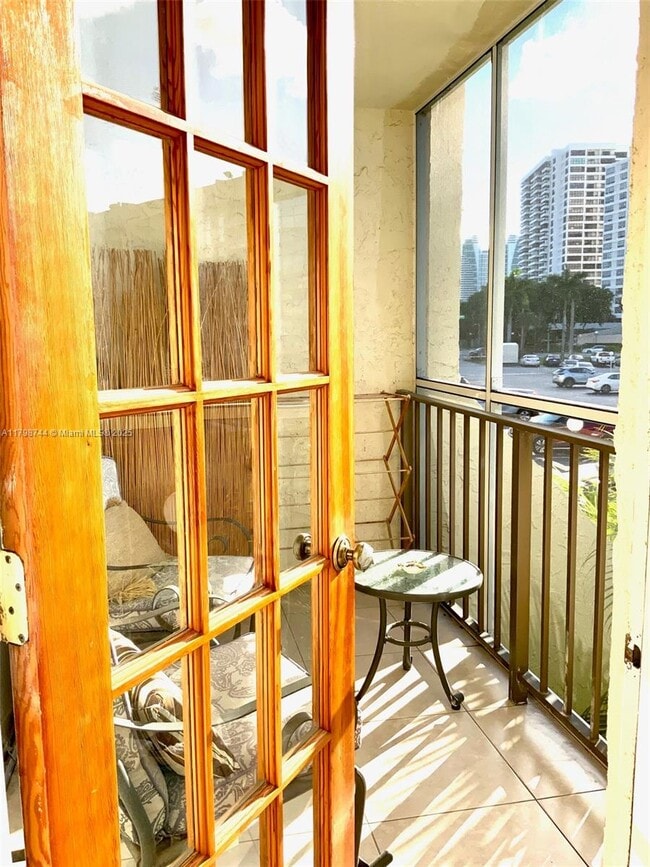 Foto del edificio - 801 Three Islands Boulevard
