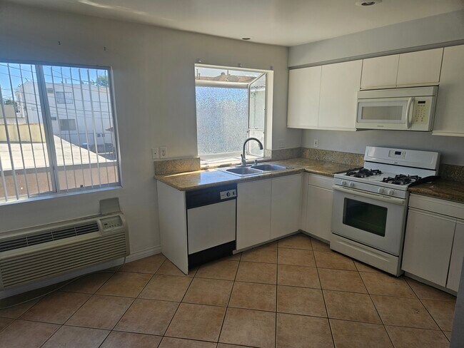Foto del edificio - 14159 Gilmore St