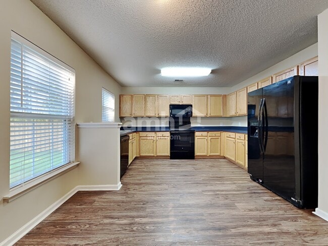 Building Photo - 125 Avalon Rd