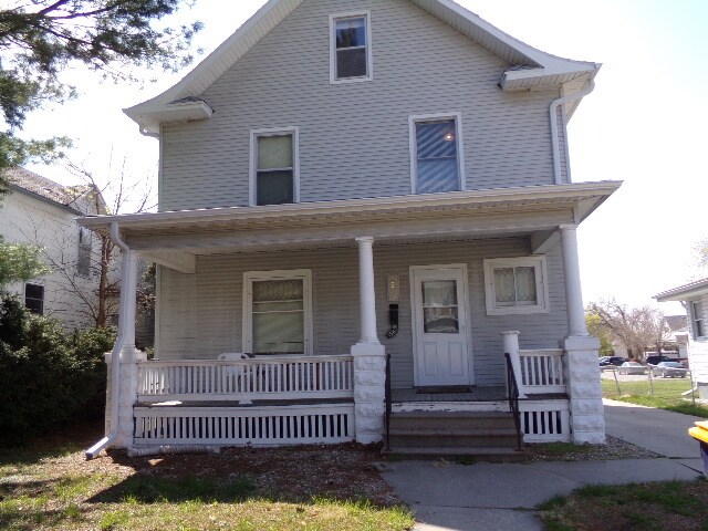 Primary Photo - Perfect 4BR College Home Near East Campus
