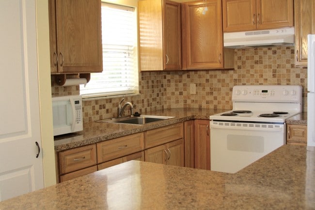Building Photo - 4210 Ironwood Cir