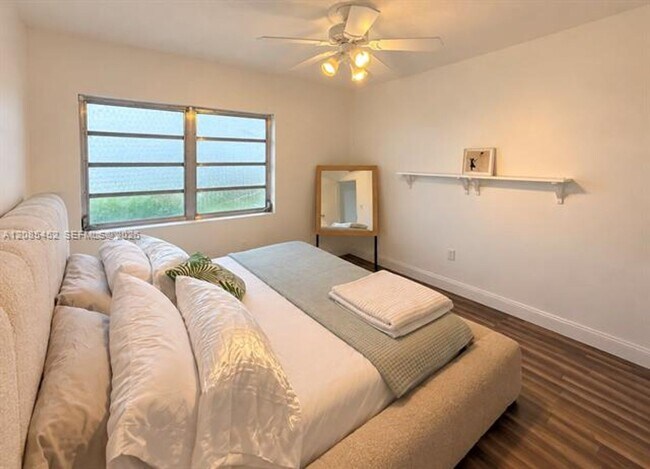 Foto del edificio - 1721 SW 14th St