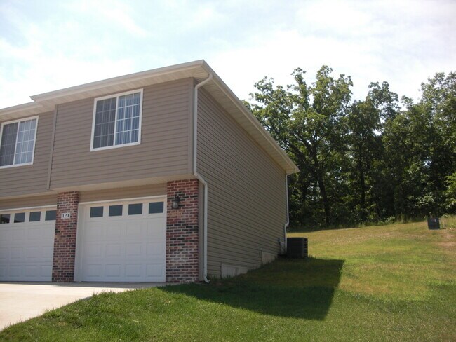 Building Photo - 121 Kale Ct