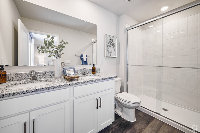 Baño principal - West Wind Townhomes