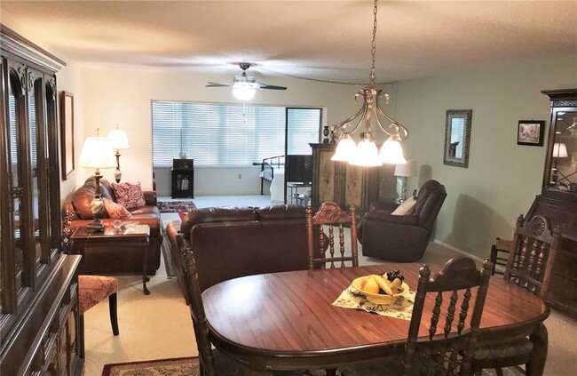 Foto del edificio - 577 Lakeside Dr