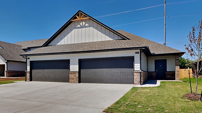 Building Photo - Luxury 3 Bedroom 2 Bathroom Duplex in Piedmont Schools (Neighborhood Park and Basketball Court)-L...