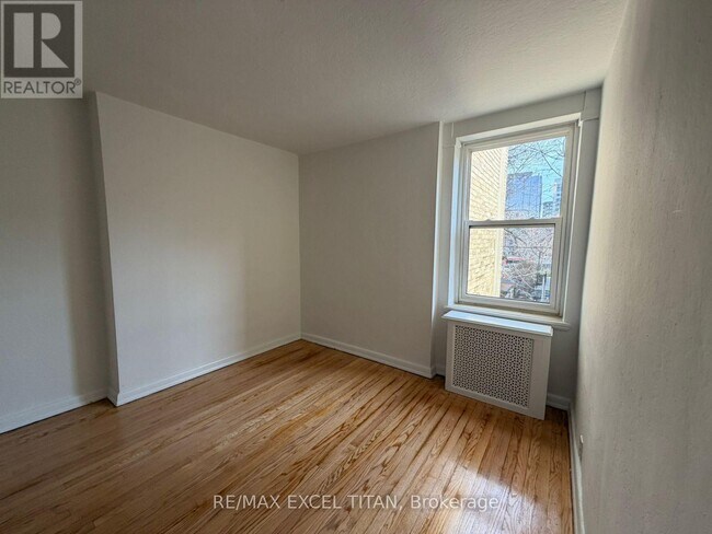 Photo du bâtiment - 8 Mallory Gardens