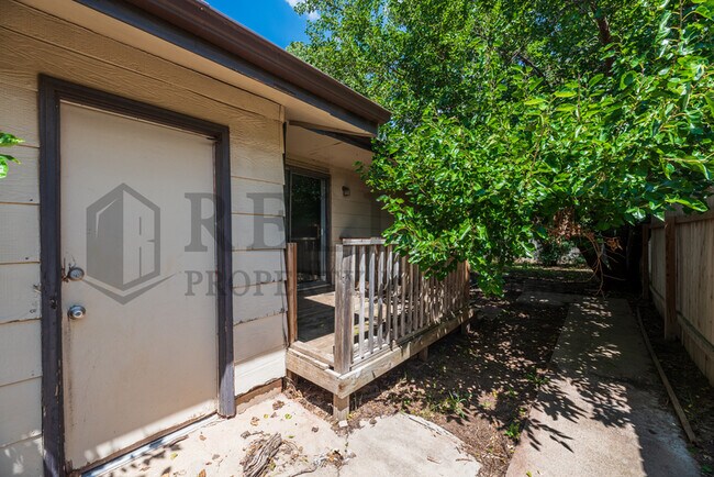 Foto del edificio - 2202 S White Oak Dr
