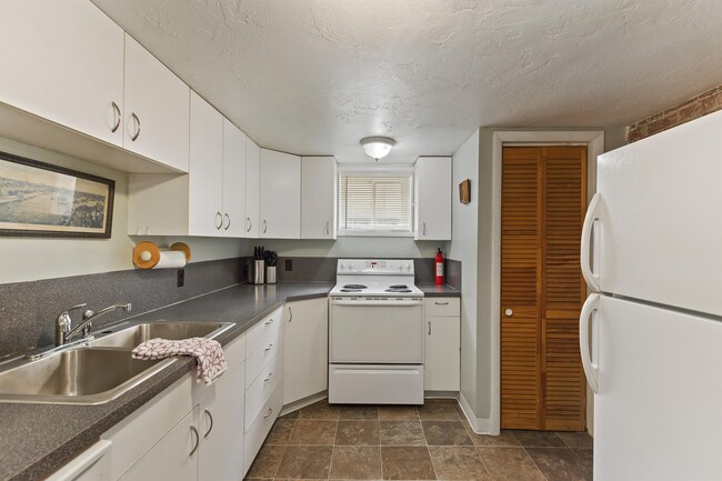 Building Photo - 1416 Chrisway Dr