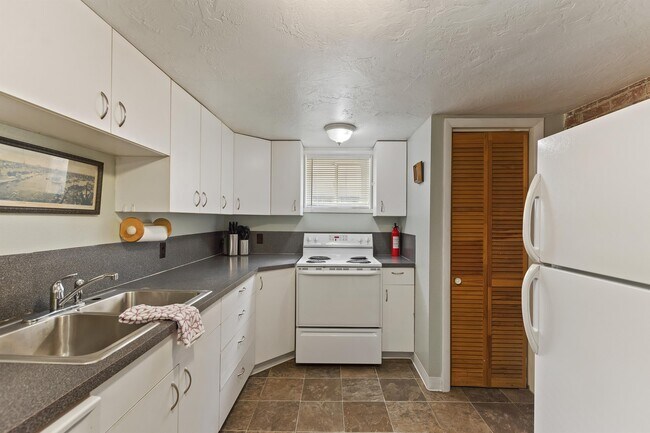Foto del edificio - 1416 Chrisway Dr