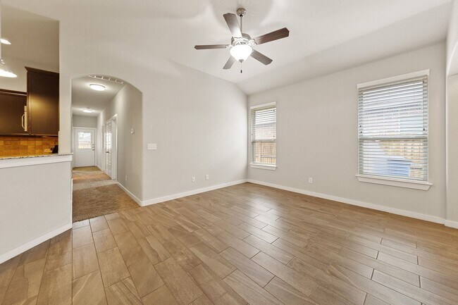Foto del edificio - LUXURY TOWNHOME LOCATED IN BASTROP, TEXAS!