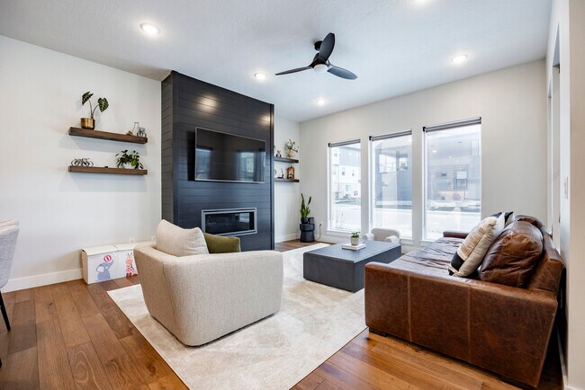 Foto del edificio - 6607 Purple Poppy Ln