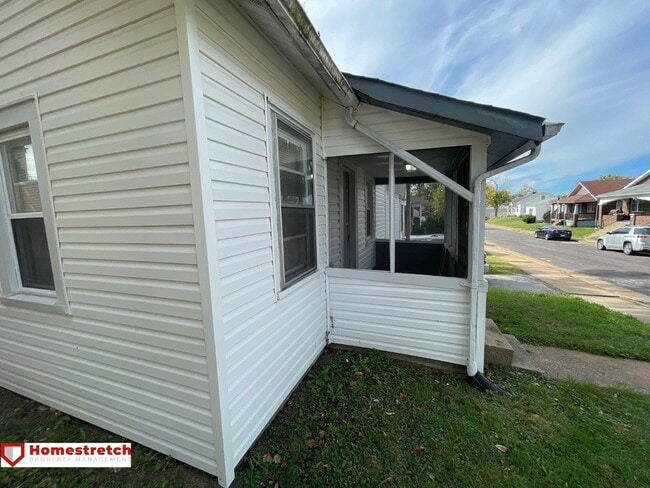Building Photo - Cozy Two Bedroom Home Move In Ready!