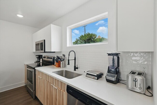 Foto del edificio - 4416 San Jacinto St