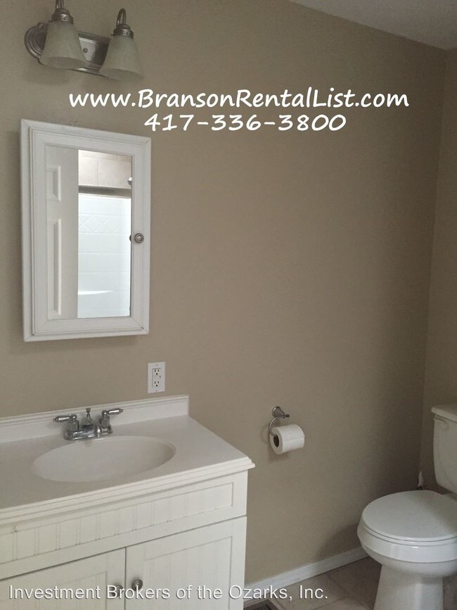 Building Photo - 4 br, 2.5 bath House - 2145 Lakeshore Drive