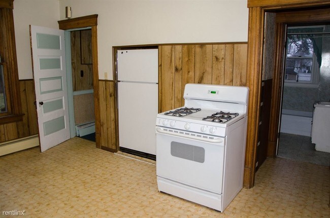5 br, 2 bath House - 17 Westside Saginaw R... photo'