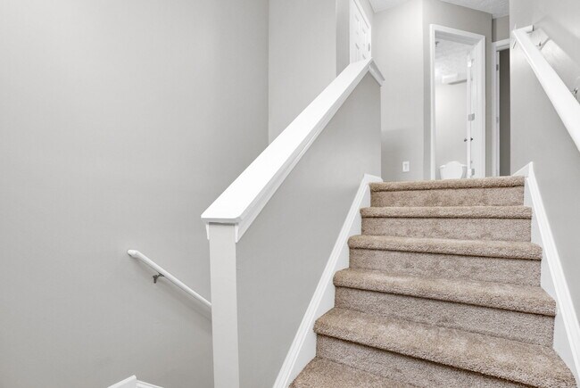 Foto del edificio - 241 Village Square Dr