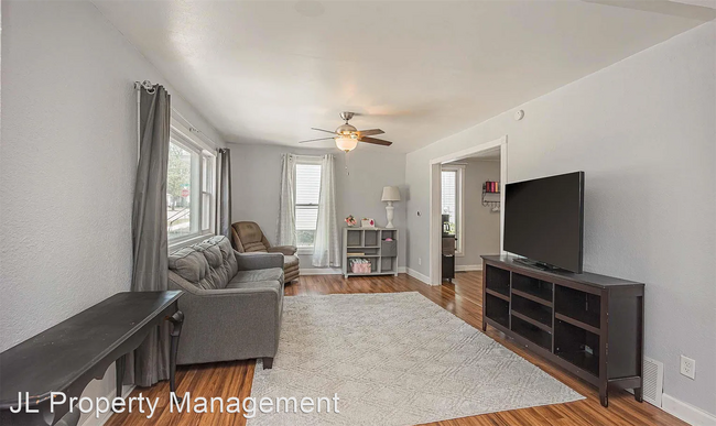 Building Photo - 4 br, 2 bath House - 807 W 13th Street