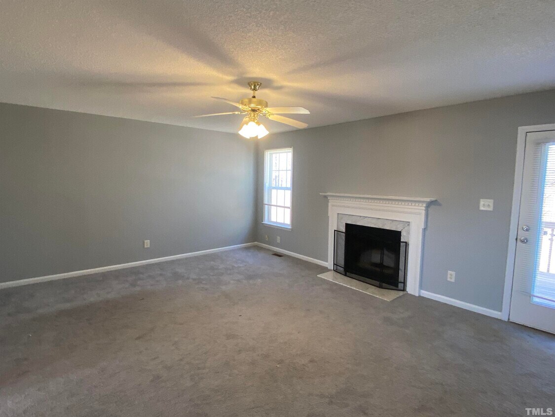 Building Photo - 1636 Middle Ridge Dr