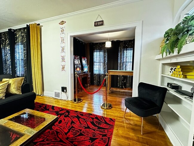 Building Photo - Charming Cleveland Heights Home in Prime Location