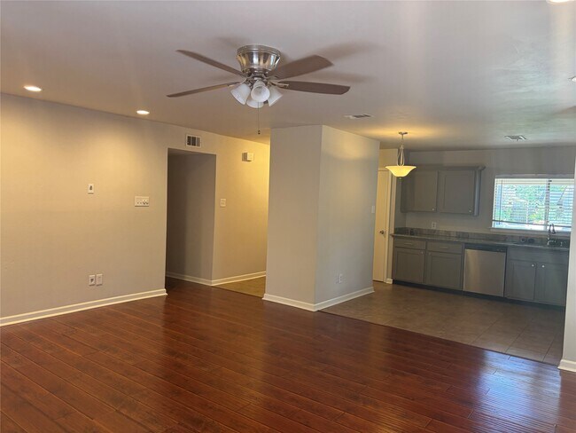 Building Photo - 9 Wolfhound Ln