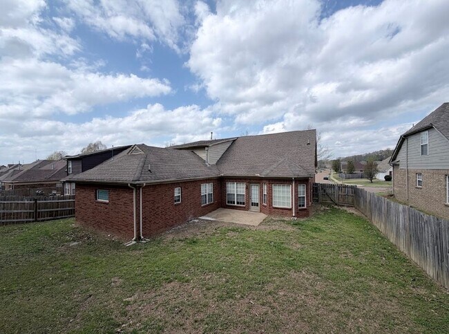 Building Photo - 3 bed, 3 bath with a bonus area over 2,000 Sq/ft in Cordova