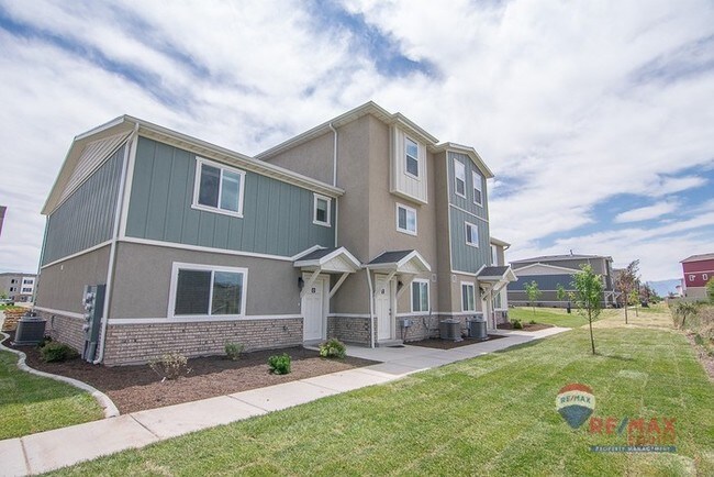 Foto del edificio - First Month Rent Free!
