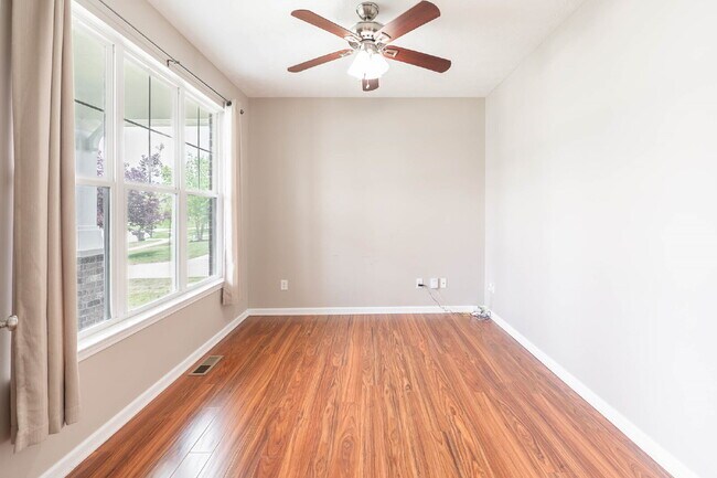 Foto del edificio - 4 Bedroom , 3 full bath with basement