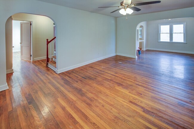 Building Photo - Charming Cecil Cape Cod Showing Thursday 1/15 4:30pm-4:45