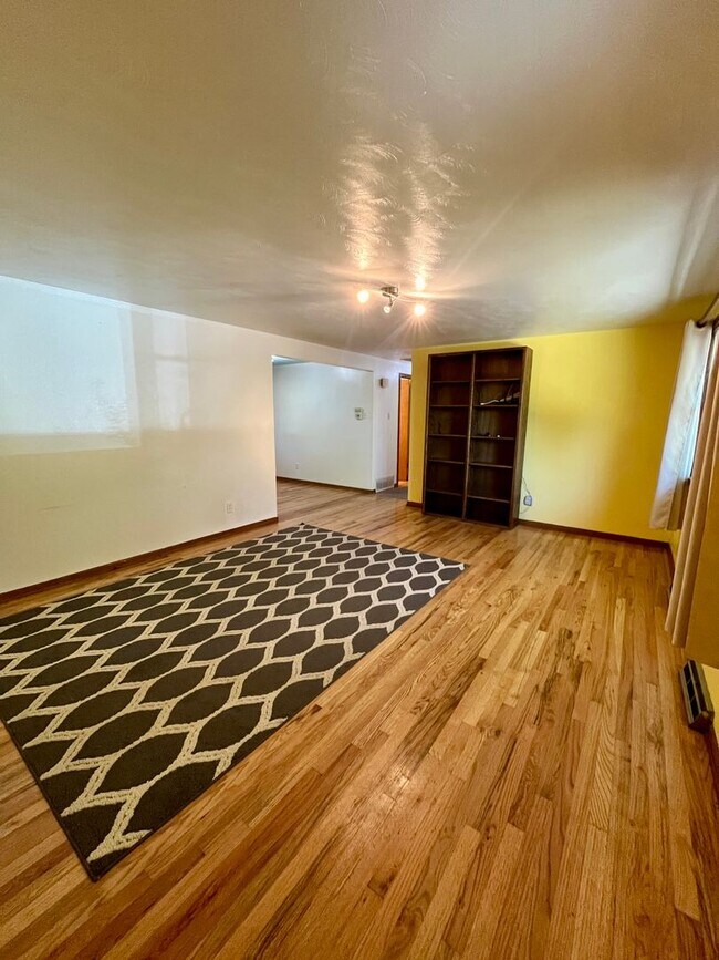 Building Photo - 3 Bedroom ranch w/ garden in the Heart of Longmont!