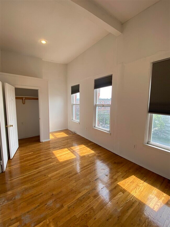 Foto del edificio - 1038 Willow Ave