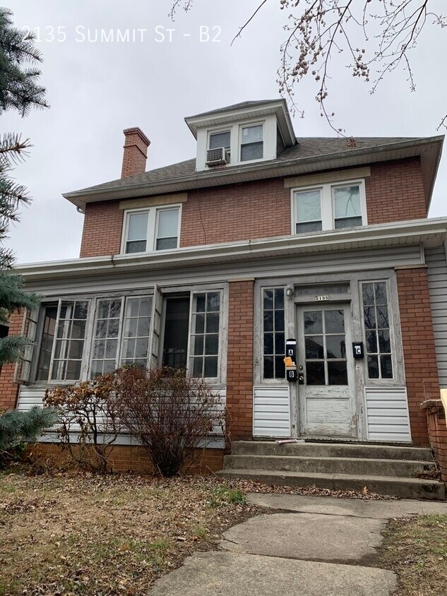 Primary Photo - Large 2 bed Near OSU campus AVAILABLE NOW