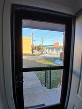 Building Photo - 121 Roy St