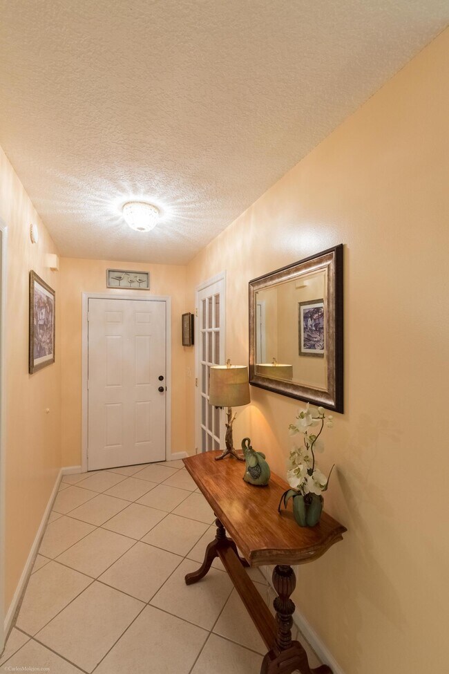 Foto del edificio - 1417 Riverside Cir