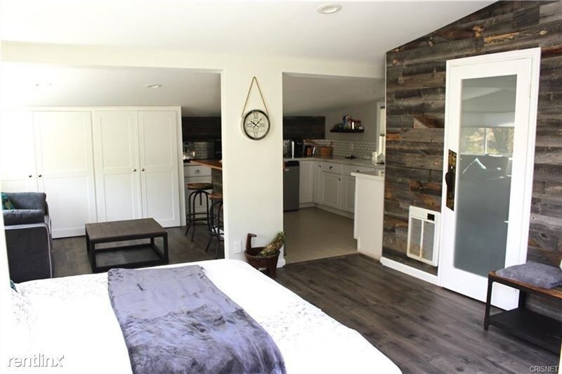 Foto del edificio - 28965 Lakeshore Dr