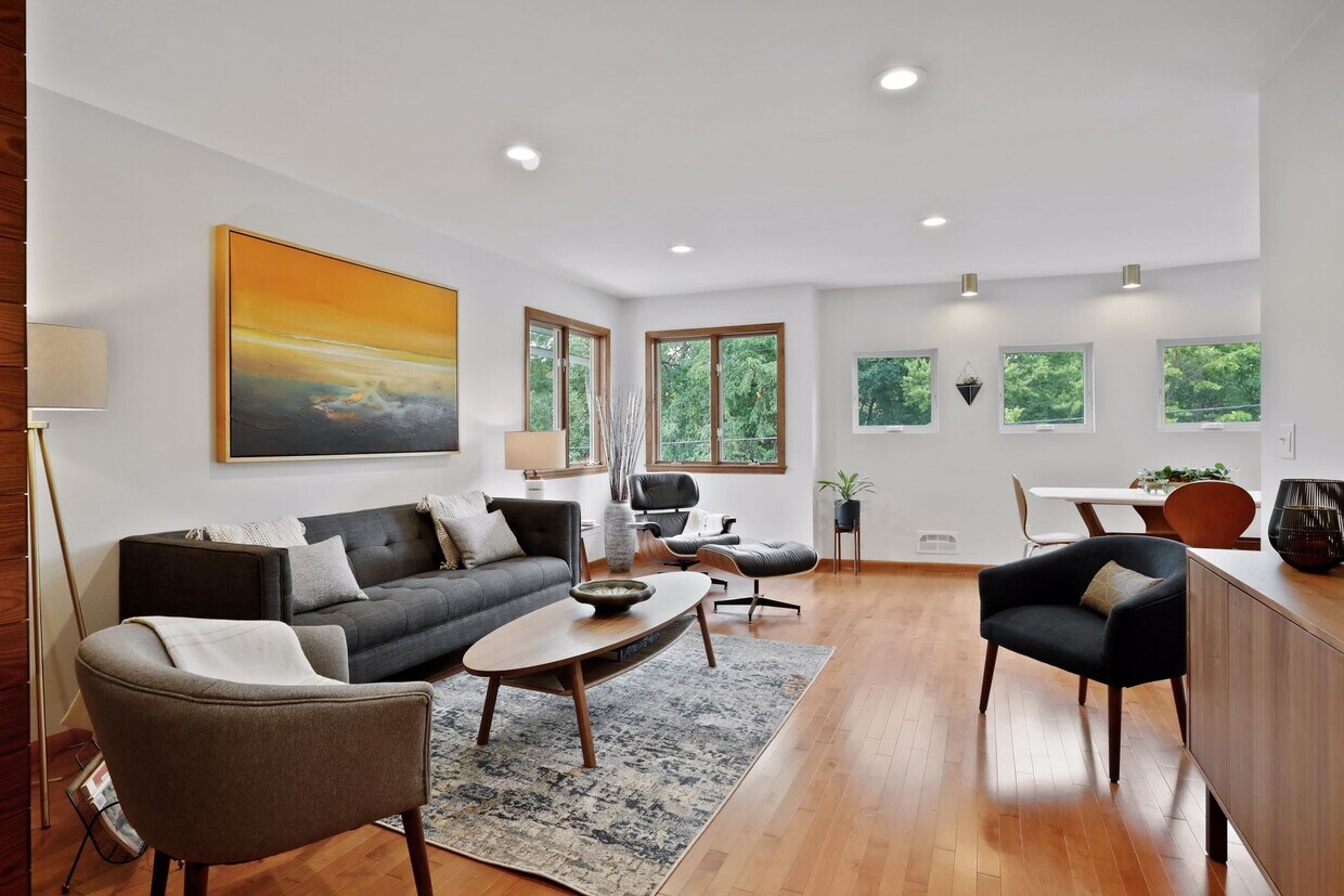 Living room - 2017 Thomas Ave S