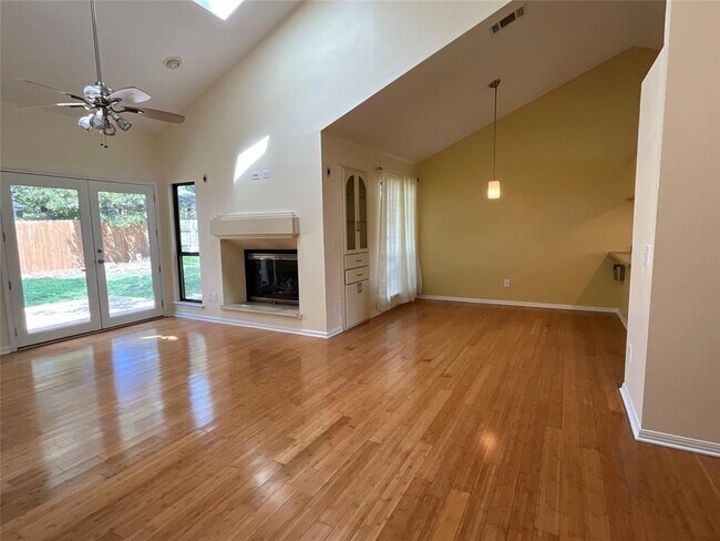 Foto del edificio - 15702 Racine Cove