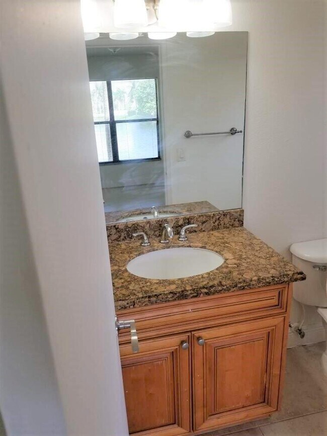 Building Photo - 1457 Lake Crystal Dr
