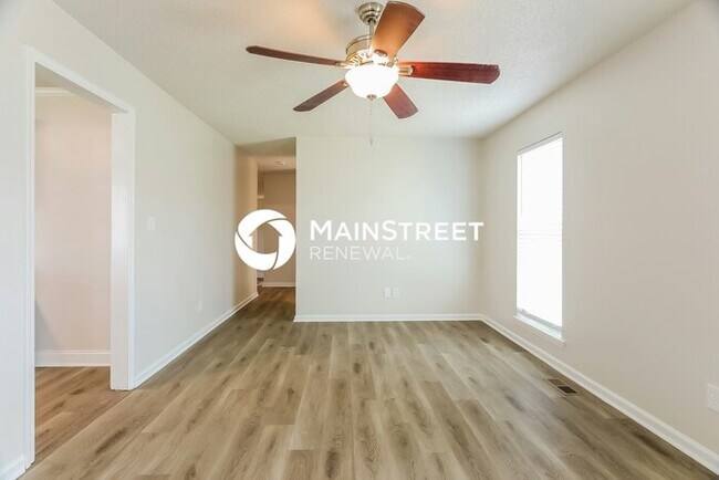 Foto del edificio - 5 Bedroom Pet-Friendly Home in TRUSSVILLE, AL with Main Street Renewal