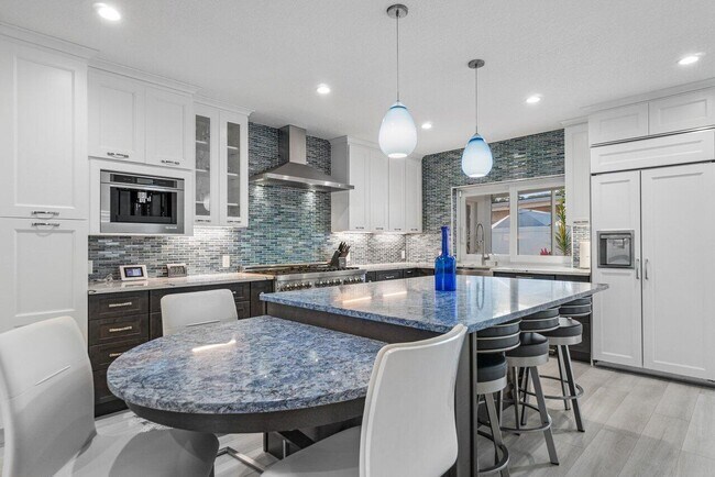 Building Photo - 575 NE Wavecrest Way