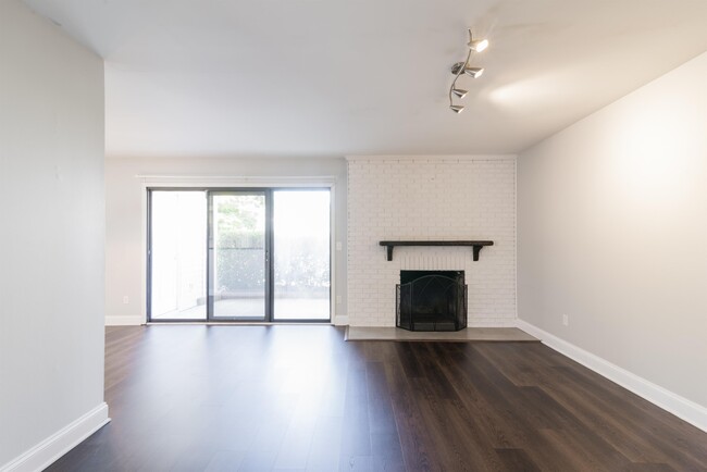 Foto del edificio - 7812 Renaissance Ct