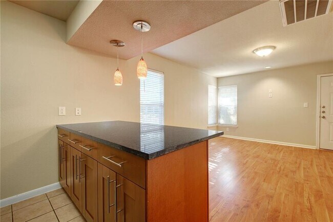 Building Photo - 7685 Northcross Dr