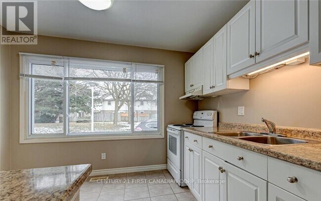 Photo du bâtiment - 690 Little Grey St