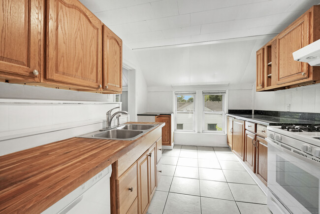 Building Photo - 1787 Stratfield Rd