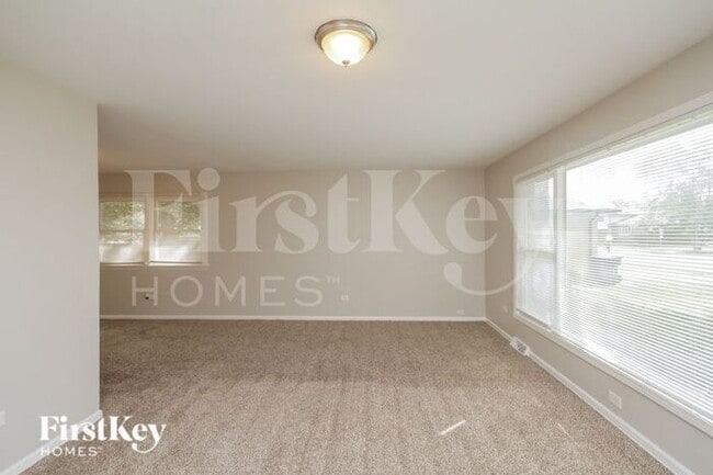 Building Photo - 438 East 191st Place