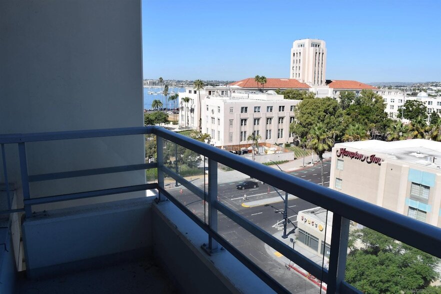 Photo - 825 W Beech Street Unit 401